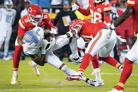 Lions spoil Chiefs’ celebration of Super Bowl title by rallying for a 21-20 win in the NFL’s opener